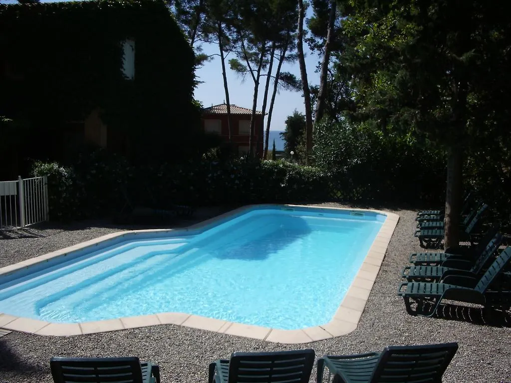 50m Plage T2 Grande Terrasse Vue Mer Climatisé Piscine Chauffée, Parking clos gratuit Sanary-sur-Mer Francia
