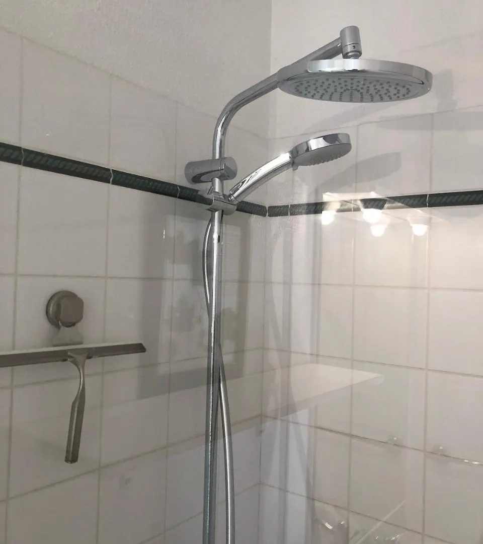 Appartamento 50m Plage T2 Grande Terrasse Vue Mer Climatisé Piscine Chauffée, Parking clos gratuit Sanary-sur-Mer