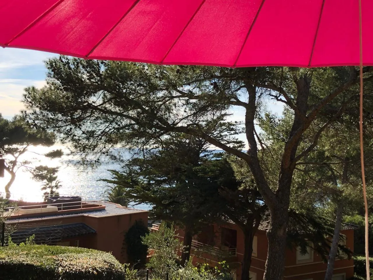 Daire 50M Plage T2 Grande Terrasse Vue Mer Climatise Piscine Chauffee, Parking Clos Gratuit Sanary-sur-Mer