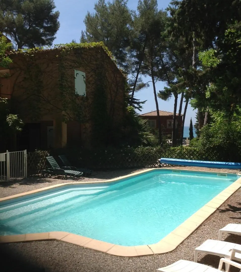 50m Plage T2 Grande Terrasse Vue Mer Climatisé Piscine Chauffée, Parking clos gratuit Sanary-sur-Mer