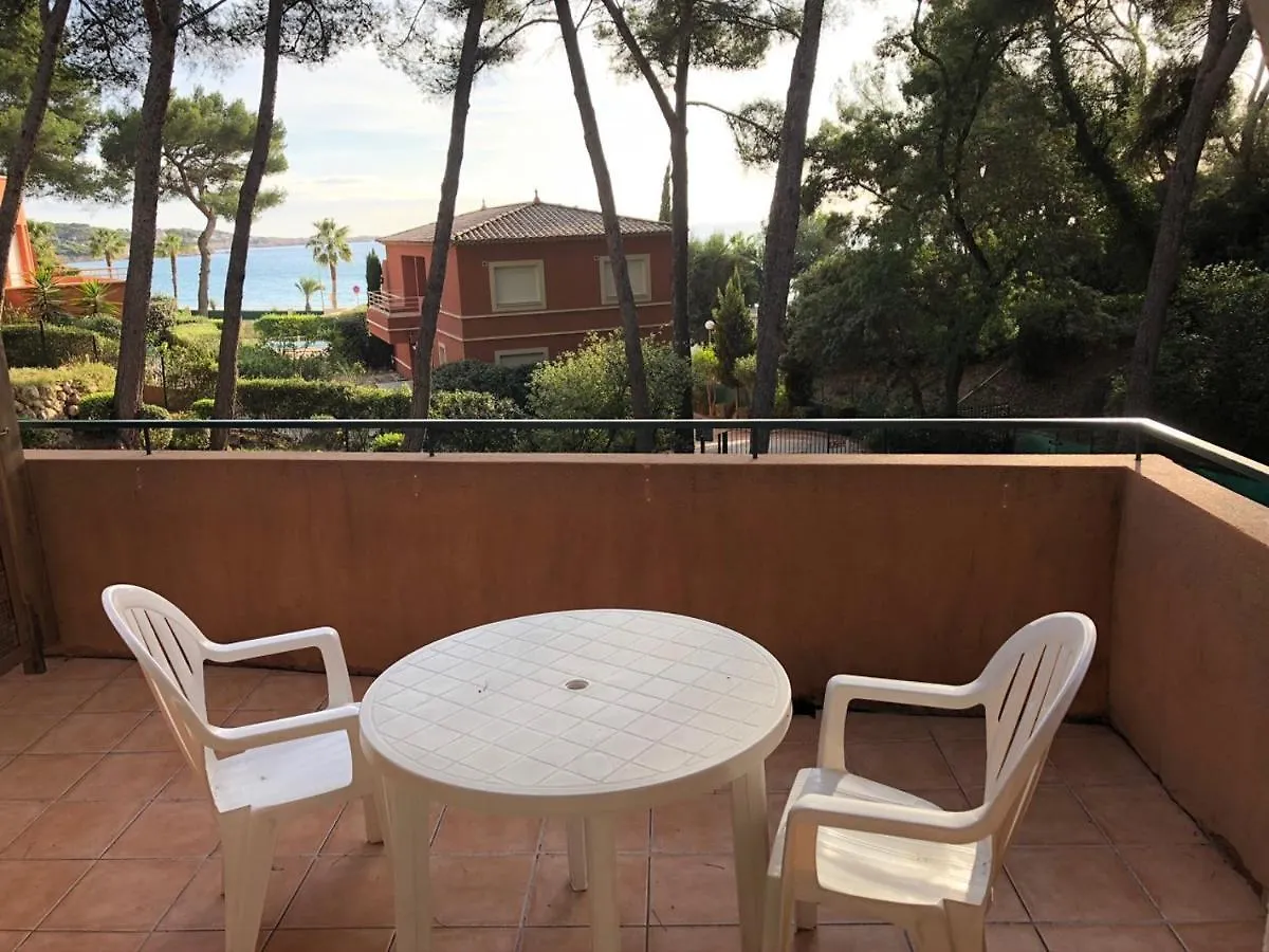 50m Plage T2 Grande Terrasse Vue Mer Climatisé Piscine Chauffée, Parking clos gratuit Sanary-sur-Mer 0*,  Francia